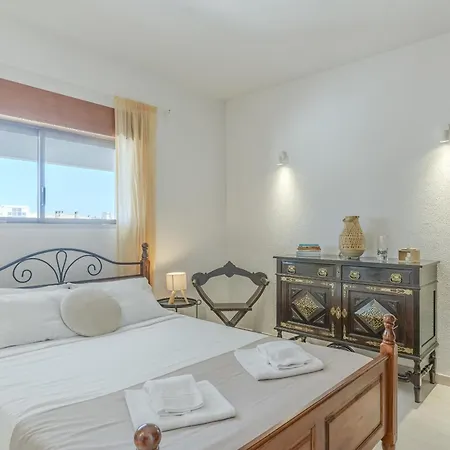 Apartment #386 Sea View, Stunning And Unobstructed Albufeira